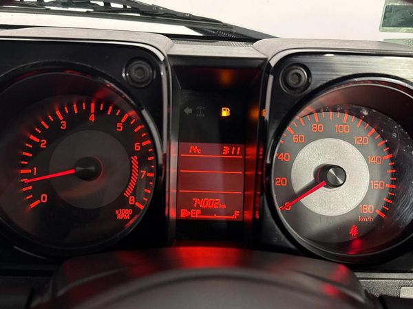 2019-Suzuki-Jimny-15-GA image:1