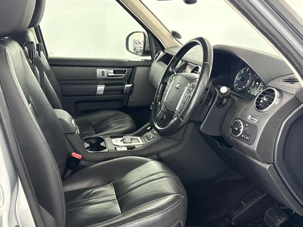 2017-Land-Rover-Discovery-4-30-SD-V6-Graphite image:9