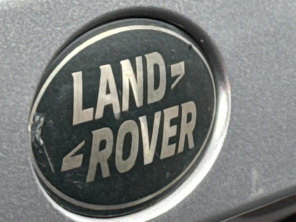 2017-Land-Rover-Discovery-4-30-SD-V6-Graphite image:11