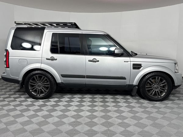 2017-Land-Rover-Discovery-4-30-SD-V6-Graphite image:17