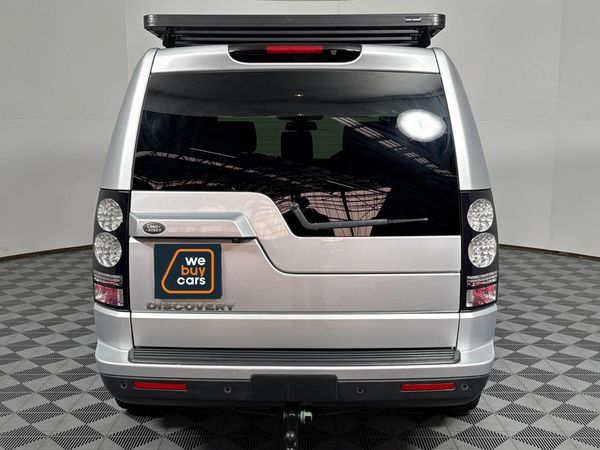 2017-Land-Rover-Discovery-4-30-SD-V6-Graphite image:18