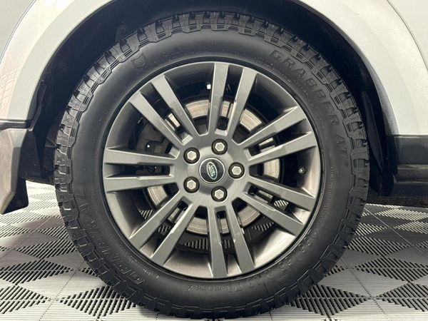 2017-Land-Rover-Discovery-4-30-SD-V6-Graphite image:7