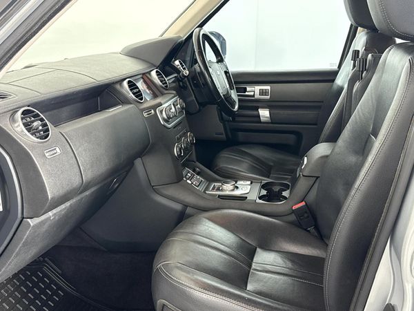 2017-Land-Rover-Discovery-4-30-SD-V6-Graphite image:8