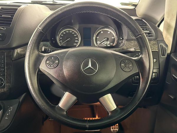 2014-Mercedes-Benz-Viano-30-CDI-Avantgarde-Auto image:11