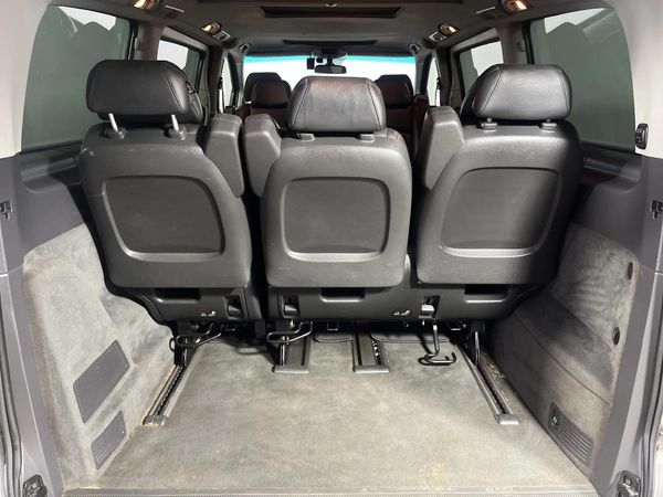 2014-Mercedes-Benz-Viano-30-CDI-Avantgarde-Auto image:12