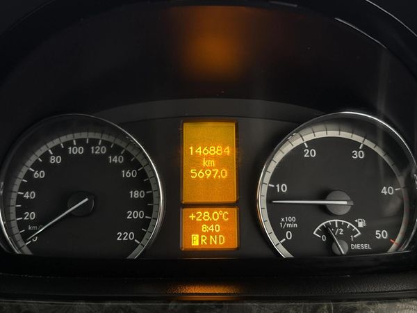 2014-Mercedes-Benz-Viano-30-CDI-Avantgarde-Auto image:2