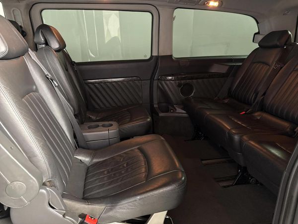2014-Mercedes-Benz-Viano-30-CDI-Avantgarde-Auto image:3