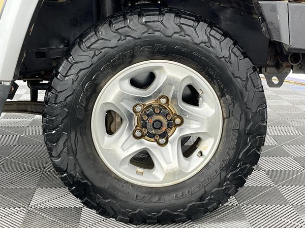 2016-Toyota-Land-Cruiser-79-45-D-Single-Cab image:3