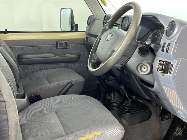 2016-Toyota-Land-Cruiser-79-45-D-Single-Cab image:7