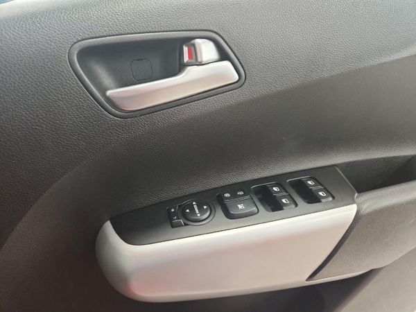 2022-Kia-Picanto-10-Street image:16