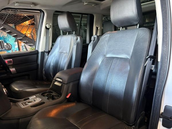 2014-Land-Rover-Discovery-4-30-TD-SD-V6-SE image:9