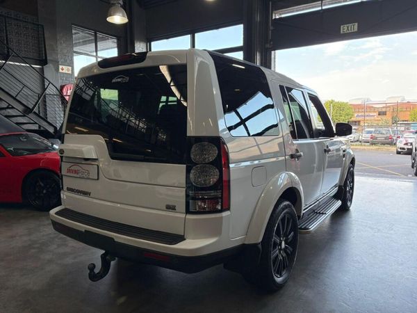 2014-Land-Rover-Discovery-4-30-TD-SD-V6-SE image:4