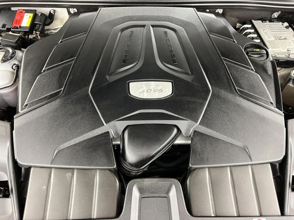 2019-Porsche-Cayenne-Auto image:12