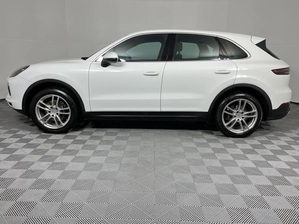 2019-Porsche-Cayenne-Auto image:18