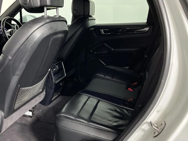 2019-Porsche-Cayenne-Auto image:3