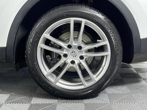 2019-Porsche-Cayenne-Auto image:6