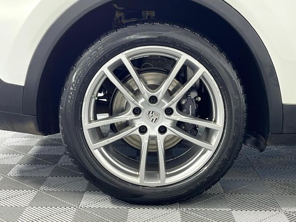 2019-Porsche-Cayenne-Auto image:7