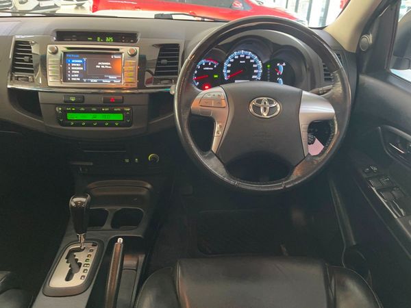 2014-Toyota-Fortuner-30-D-4D-Raised-Body-Auto image:9