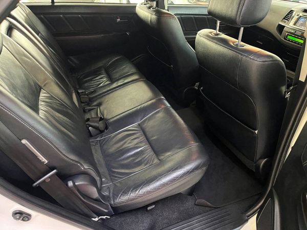 2014-Toyota-Fortuner-30-D-4D-Raised-Body-Auto image:10