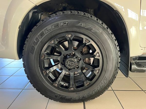 2014-Toyota-Fortuner-30-D-4D-Raised-Body-Auto image:14