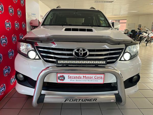 2014-Toyota-Fortuner-30-D-4D-Raised-Body-Auto image:4