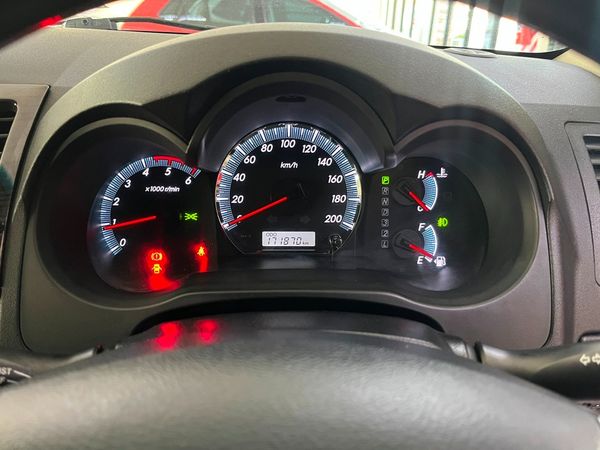 2014-Toyota-Fortuner-30-D-4D-Raised-Body-Auto image:6
