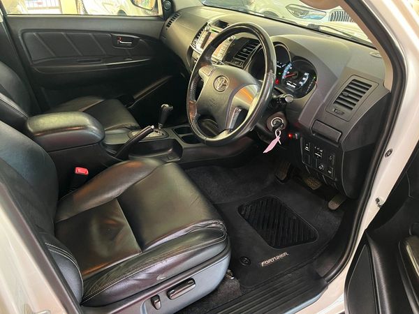 2014-Toyota-Fortuner-30-D-4D-Raised-Body-Auto image:7