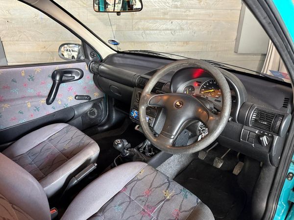 1998-Opel-Corsa-Utility-130i image:9