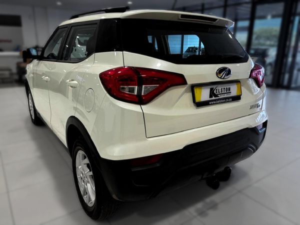 2022-Mahindra-XUV-300-15D-W6 image:1