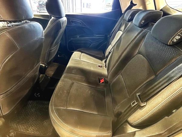 2022-Mahindra-XUV-300-15D-W6 image:3