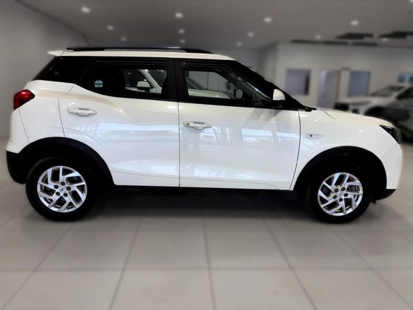 2022-Mahindra-XUV-300-15D-W6 image:6