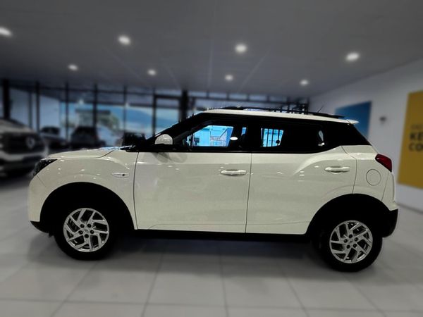 2022-Mahindra-XUV-300-15D-W6 image:7