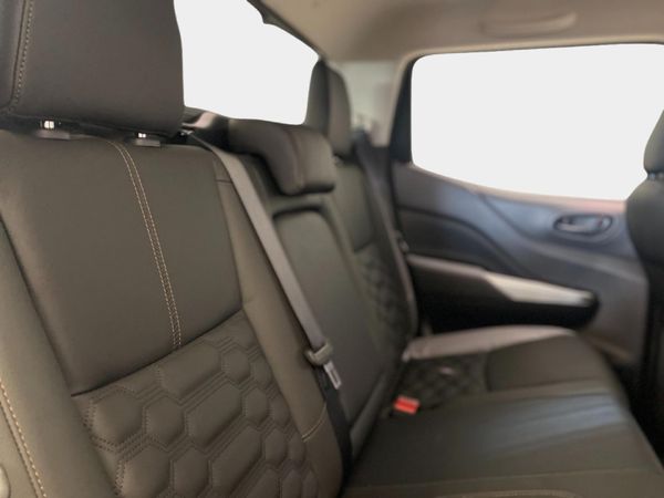 2026-Nissan-Navara-25DDTi-Stealth-4x4-Auto image:9