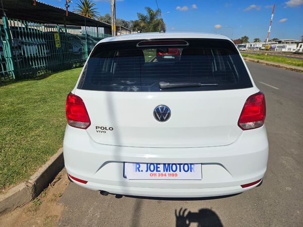 2022-Volkswagen-Polo-Vivo-14-Comfortline-5-dr image:9