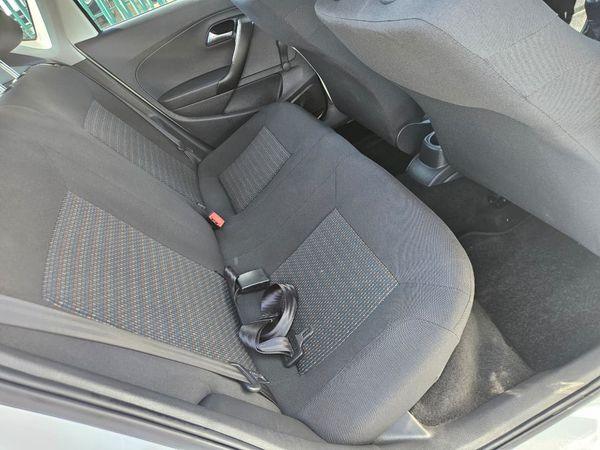 2022-Volkswagen-Polo-Vivo-14-Comfortline-5-dr image:21