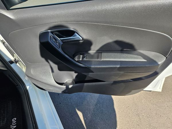 2022-Volkswagen-Polo-Vivo-14-Comfortline-5-dr image:24