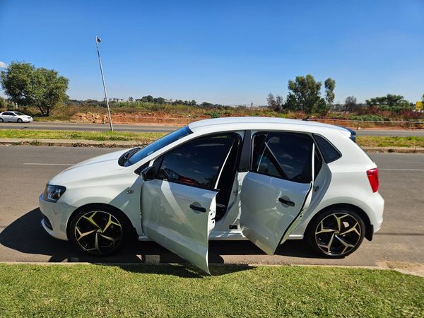 2022-Volkswagen-Polo-Vivo-14-Comfortline-5-dr image:3