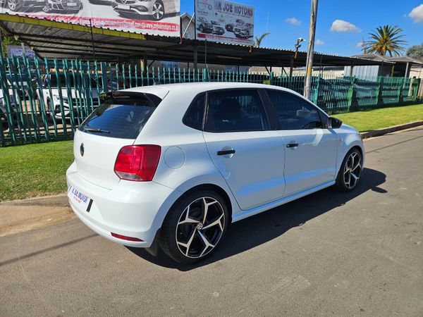 2022-Volkswagen-Polo-Vivo-14-Comfortline-5-dr image:8