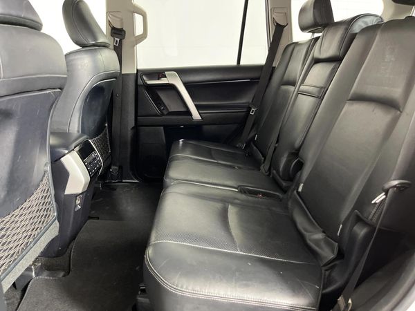 2019-Toyota-Land-Cruiser-Prado-30-D-VX-L-Auto image:3