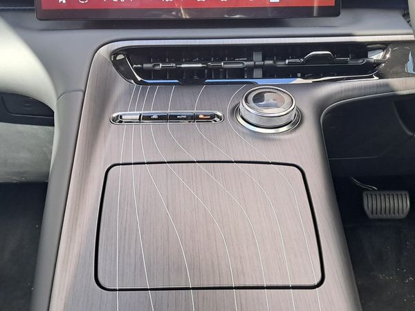 2026-Geely-E5-EM-i-Apex-Phev image:12