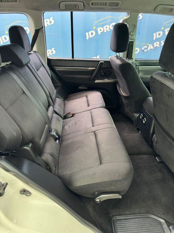 2012-Mitsubishi-Pajero-32-Di-Dc-GLX-Auto image:10