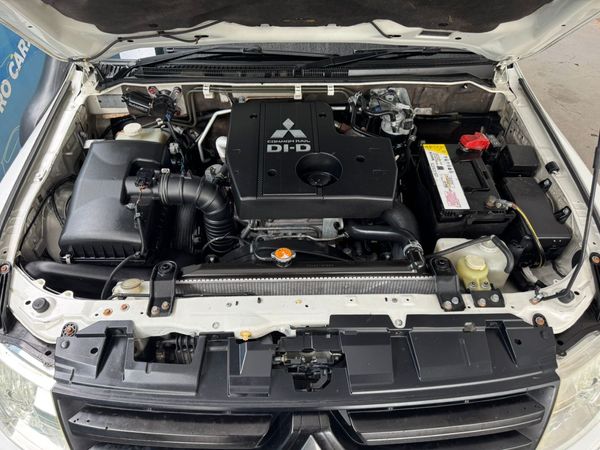 2012-Mitsubishi-Pajero-32-Di-Dc-GLX-Auto image:16