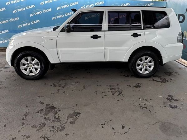 2012-Mitsubishi-Pajero-32-Di-Dc-GLX-Auto image:3