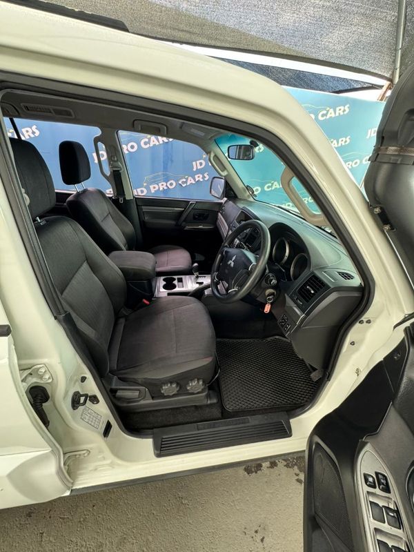 2012-Mitsubishi-Pajero-32-Di-Dc-GLX-Auto image:6