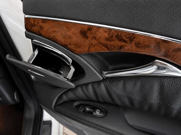 2005-Mercedes-Benz-E-Class-E-350 image:11