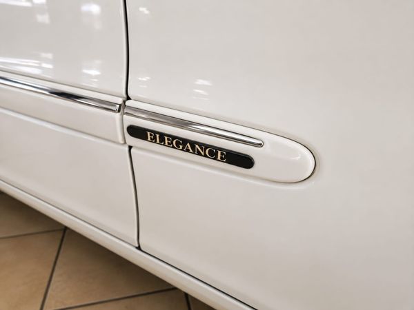2005-Mercedes-Benz-E-Class-E-350 image:3