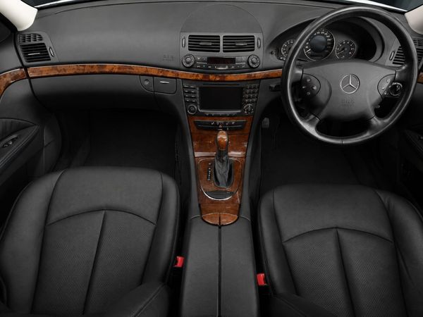 2005-Mercedes-Benz-E-Class-E-350 image:4