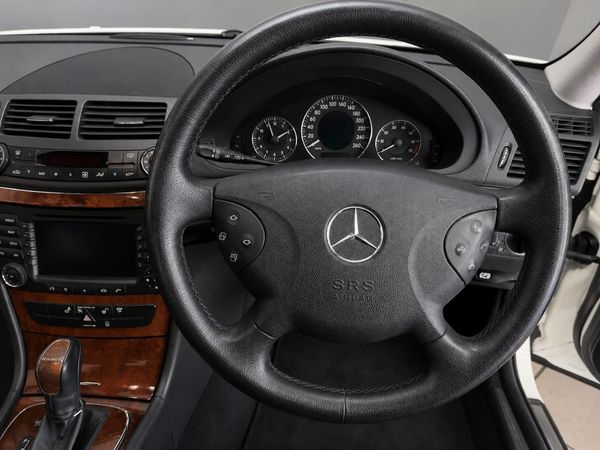 2005-Mercedes-Benz-E-Class-E-350 image:5
