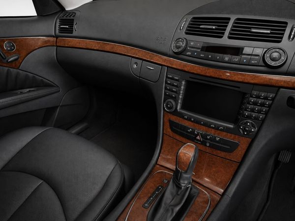 2005-Mercedes-Benz-E-Class-E-350 image:6