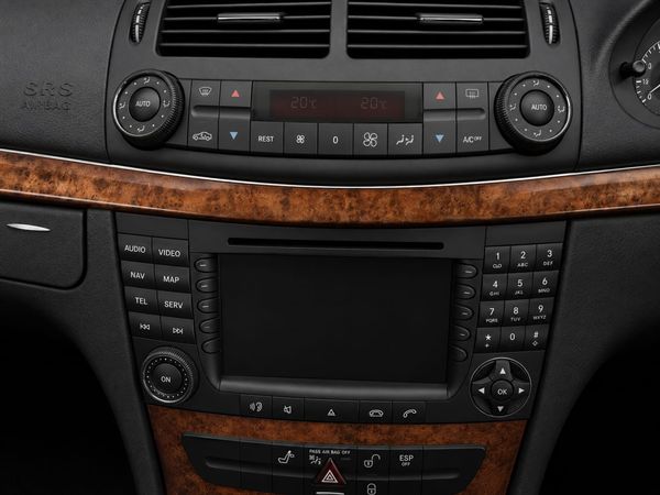 2005-Mercedes-Benz-E-Class-E-350 image:7